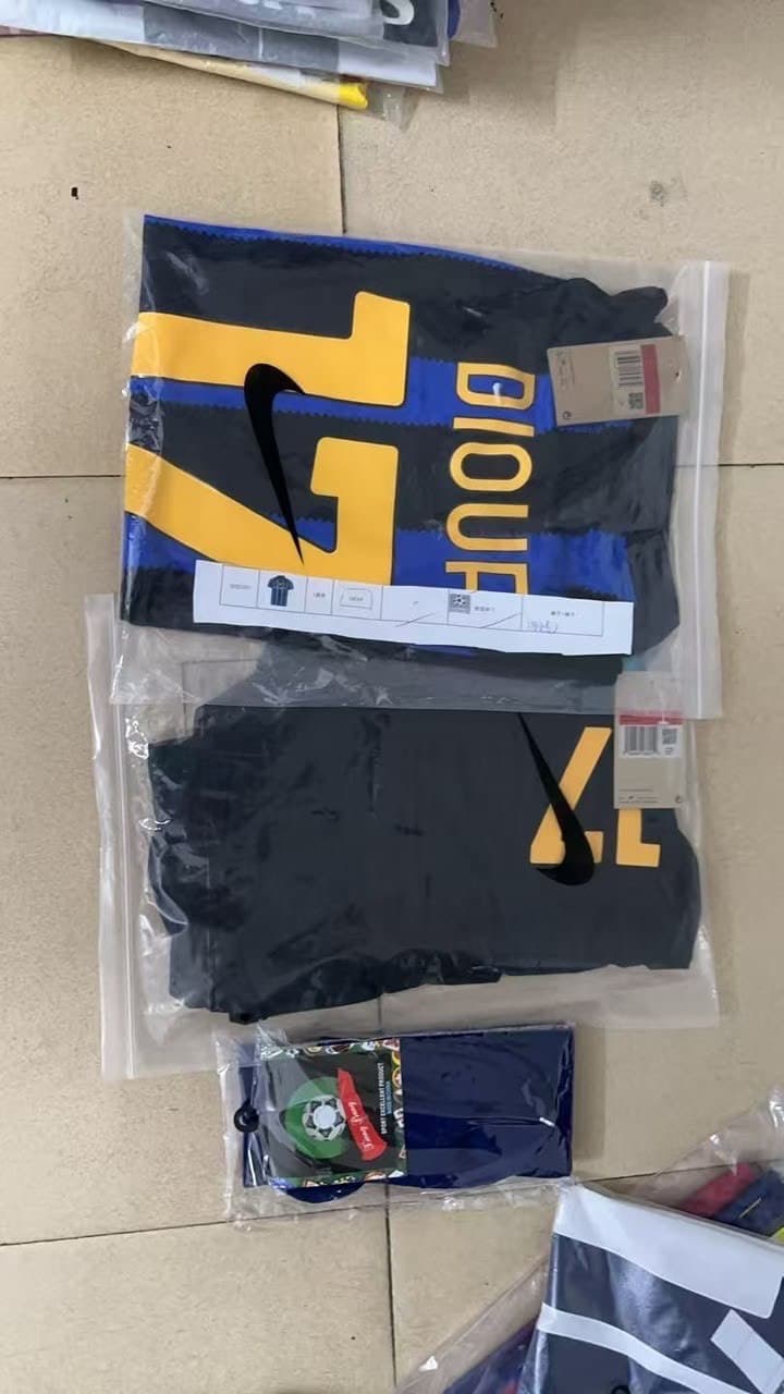 Kit Inter DIOUF con pantaloncini e calzettoni, ordine reale Goal Mania