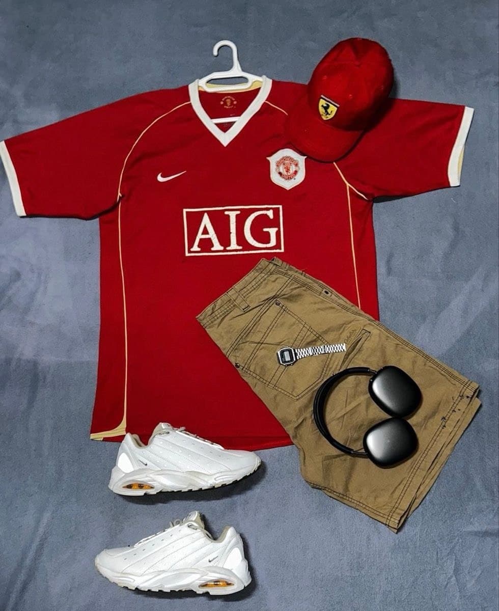 Outfit con maglia da calcio retro acquistata su Goal Mania