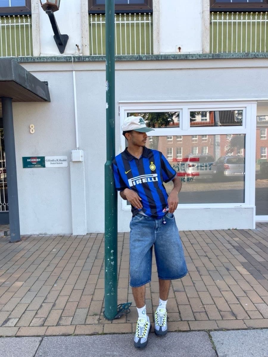 Outfit con maglia da calcio retro acquistata su Goal Mania