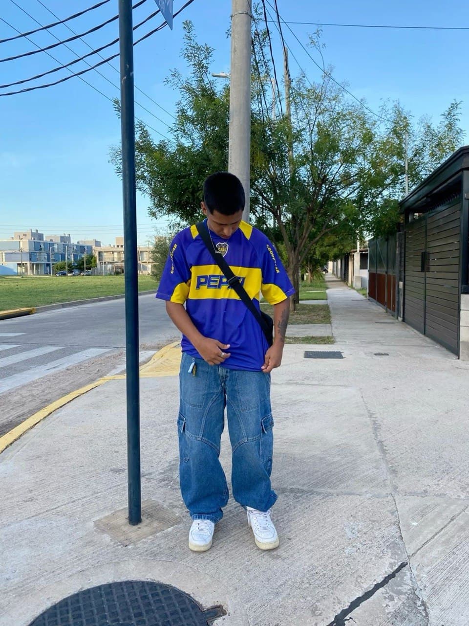 Outfit con maglia da calcio retro acquistata su Goal Mania