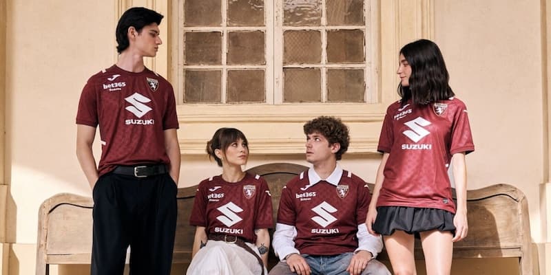 Torino, la nuova maglia omaggia Superga: 120 anni di storia e l'arrivo di Oristanio