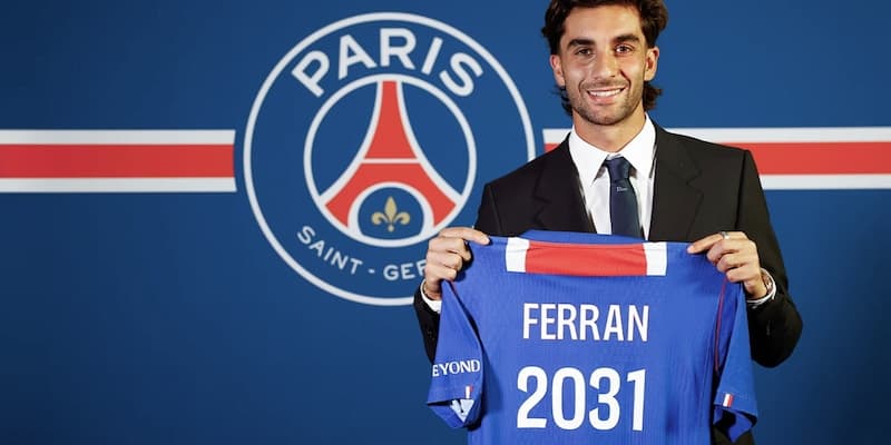 Ferran Torres al PSG: Il Campione del Mondo sbarca a Parigi, Luis Enrique sorride